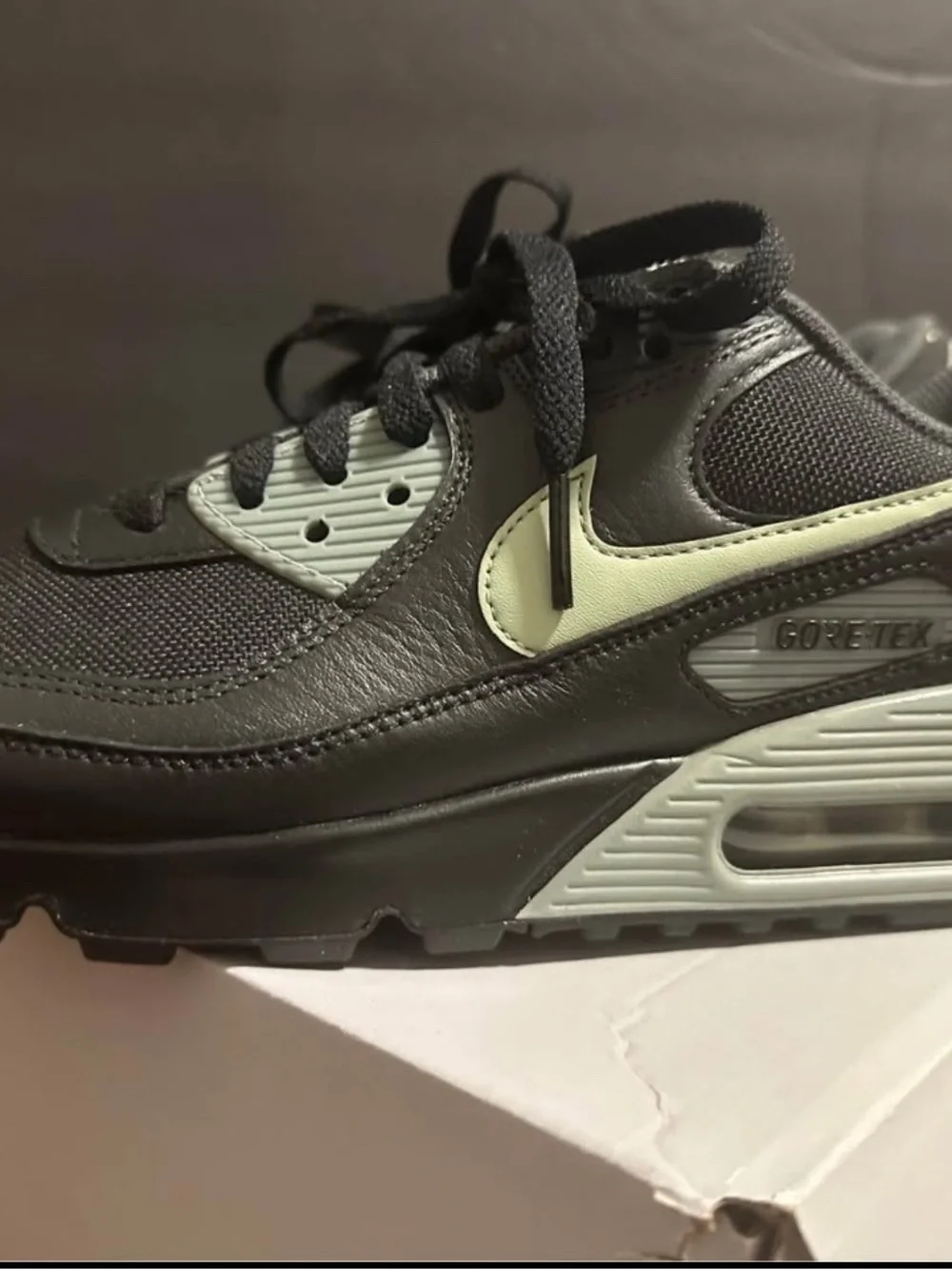 NWT Nike Air Max 90 Gore-Tex Honeydew | M 7 | W 8.5